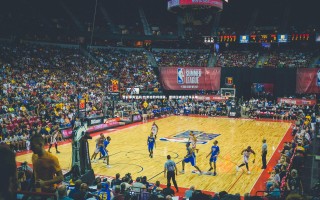 杏彩体育官网-热刺击败利兹联，继续压哨追赶领头羊